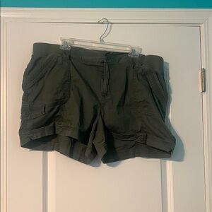 🍁 BOGO 2/6$ sale! Maurice’s Olive Green Cargo Shorts